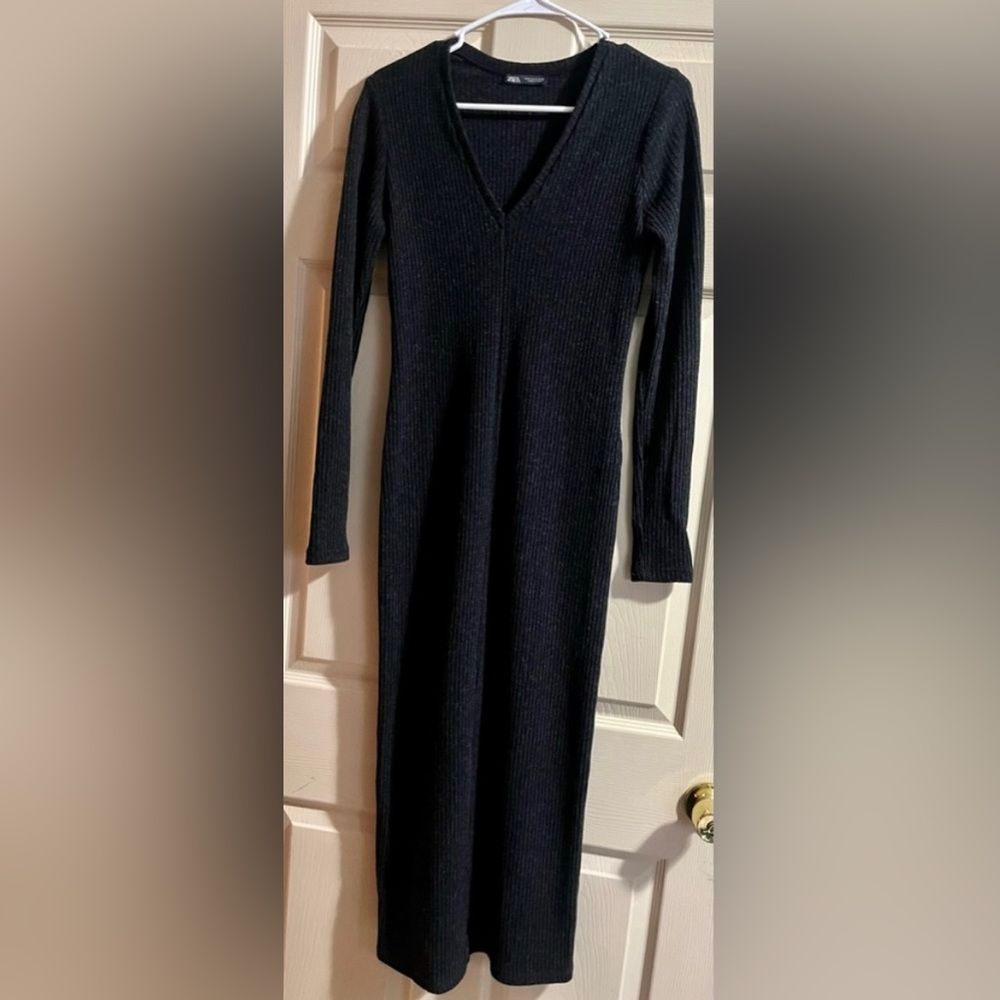 Zara Black Long Sleeve Ribbed V‑Neck Maxi Dress
